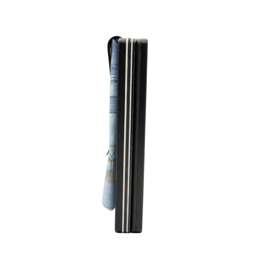 Tranche du NYRIX Air Wallet Pro garni de cartes